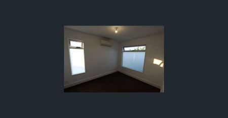 Modern 2-Bedroom Townhouse in Prime Location – Low Maintenance Living! - Photo 4