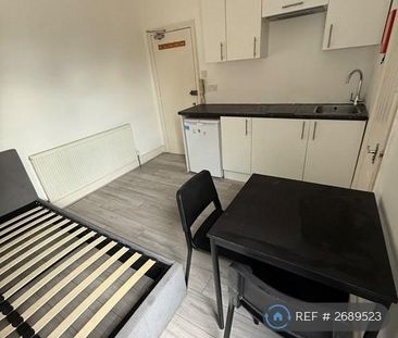 Studio to rent - Photo 1