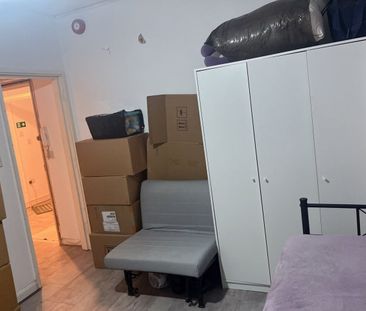 Studio Flat, Pinner Road, HA1 - Photo 2