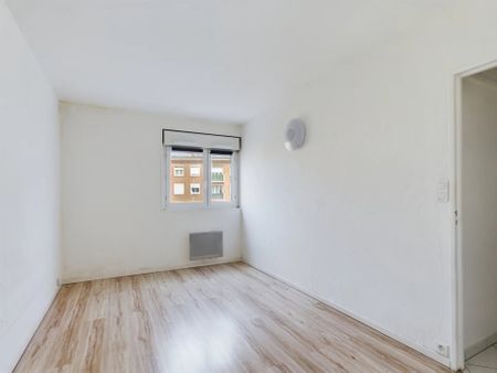 Trois pièces proche de l'hôpital - Photo 3