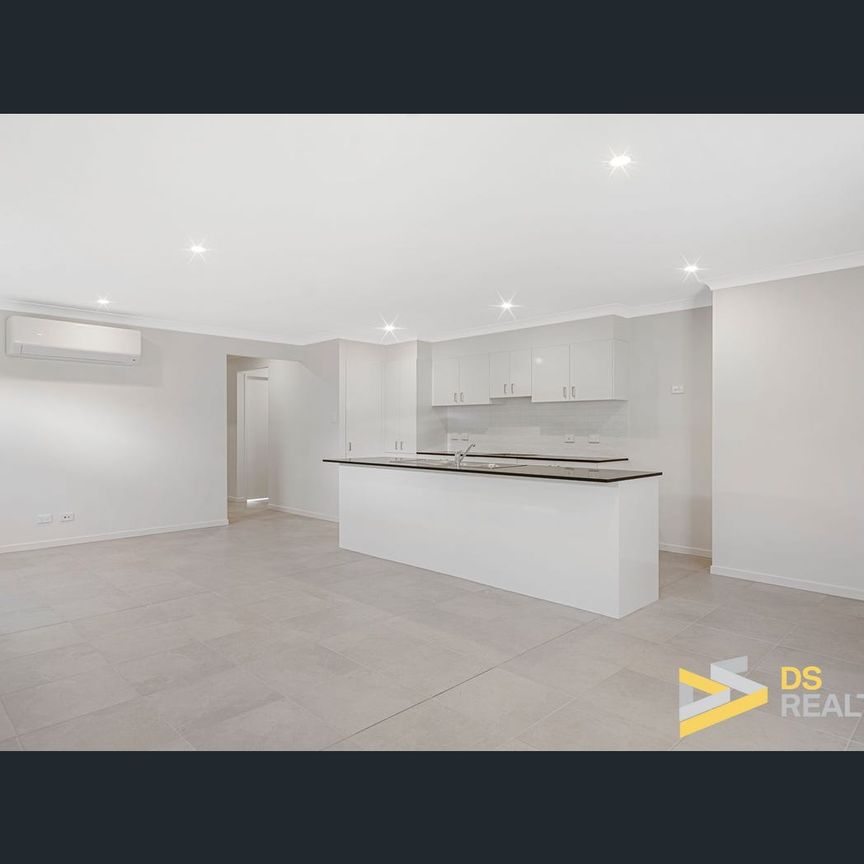 10 Raven Court, Park Ridge, Qld 4125 - Photo 1