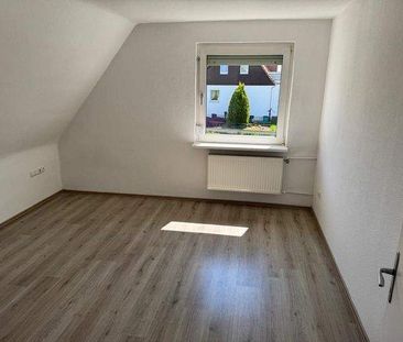 Sehr schöne 5 Zimmer Maisonette in einem Zweifamilienhaus mit Garte... - Photo 2