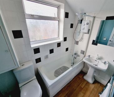 2 Bedroom House to Rent in Fletcher Road, Rushden, Northants, NN10 - Photo 4