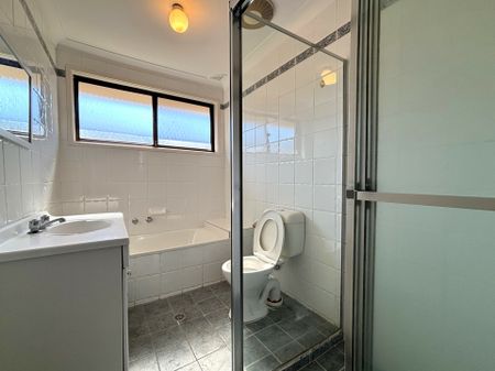 Family Home in Peaceful Edensor Park! - Photo 3