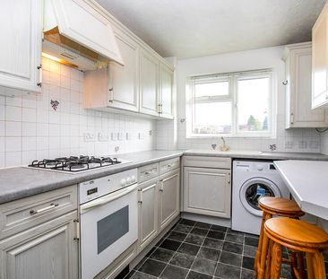 2 bedroom apartment to rent St. Annes Way, Redhill, RH1 - Photo 4