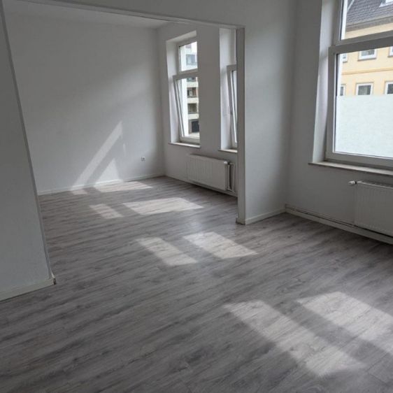 4,5-Zimmer-Wohnung mit zwei Badezimmern - sofort bezugsfrei - Photo 1