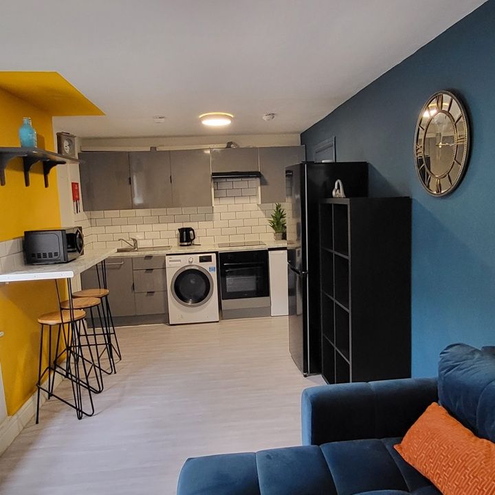 4 Bed Flat, Clarendon Road, LS2 - Photo 1