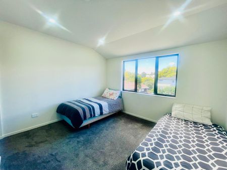 MANGERE, 3 BEDROOMS - Photo 2