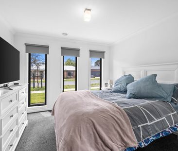 Modern Family Home in Popular Alfredton Location - Photo 6