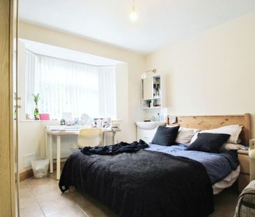 3 bedroom flat to rent - Photo 6