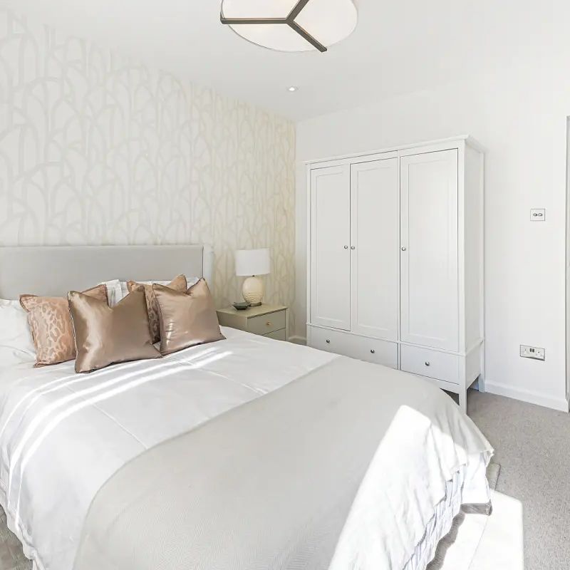 3 bedroom flat in 33 Ebury Street - Photo 1