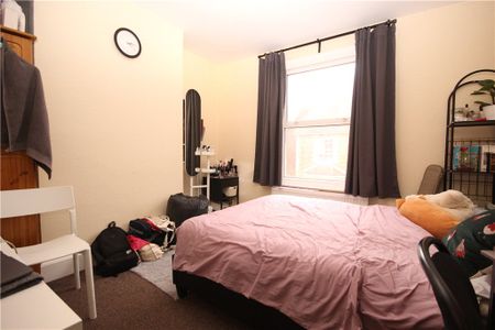 Gardner Road, Guildford, Surrey, GU1 4PG - Photo 2