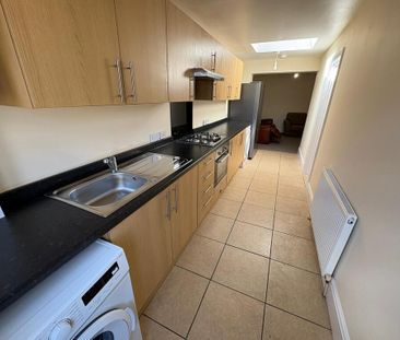 5 Bed Student Accommodation - Photo 2