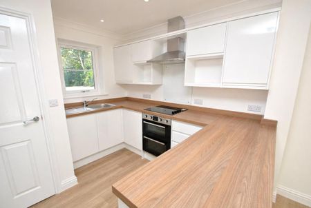 2 bedroom terraced house to rent - Photo 4
