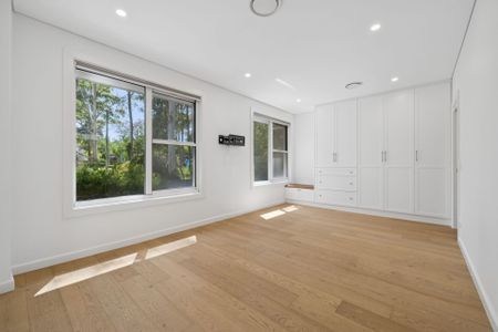 Immaculately Presented Family Home in Prime Location! - Photo 2