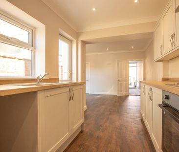 2 bedroom terraced house to rent - Photo 4