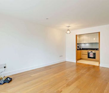 An excellent two bedroom, two bathroom apartment - Photo 2