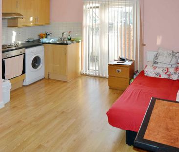 Studio to rent - Photo 5