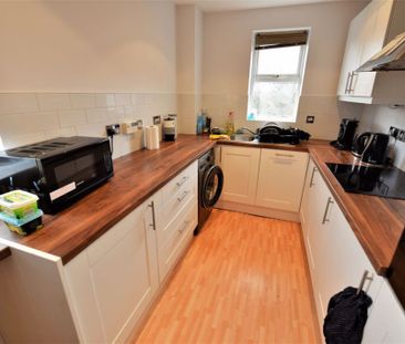 2 bedroom Flat in Flat 21, 45 Cardigan Road - Photo 3