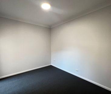 Large 3 Bedroom Family Home Close to Schools! - Photo 3