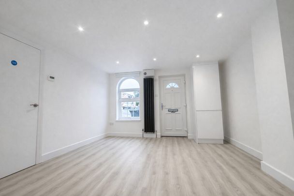 1 Bedroom Flat To Let - HP12 - Photo 1