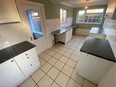 3 bedroom semi-detached house to rent - Photo 3