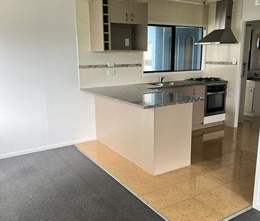 Spacious 3-Bedroom Home with Park View - Photo 4