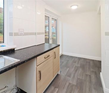 2 bedroom semi-detached house to rent - Photo 5