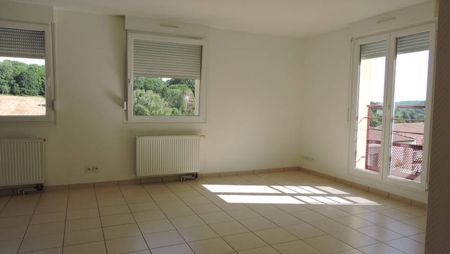 LOCATION STUDIO SAINT-AVOLD DANS RESIDENCE CALME ! - Photo 5