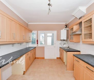 4 bedroom semi-detached house to rent - Photo 3