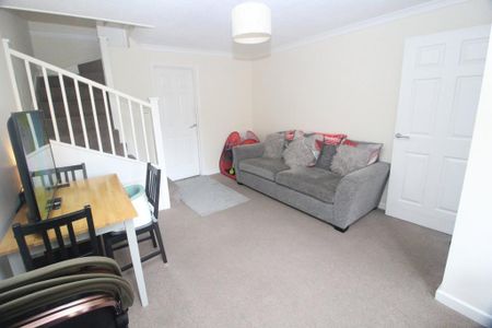 2 bedroom end of terrace house to rent - Photo 2