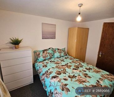 1 bedroom in a house share to rent - Photo 4