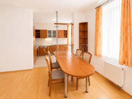 Výjimečné bydlení v prestižní Rezidenci Zvonařka v srdci pražských Vinohrad - Photo 3