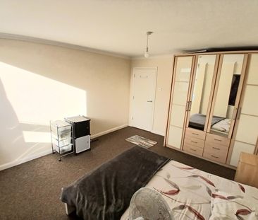 Market Place, Stevenage - Photo 5