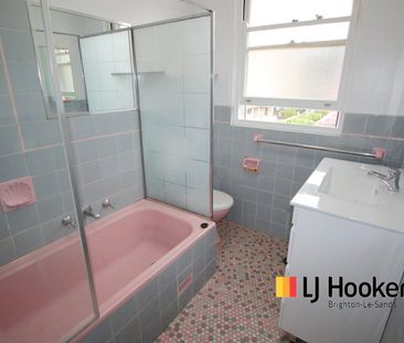 VERY SPACIOUS REFRESHED 2 BEDROOM APARTMENT - SO CLOSE TO BEACH & ALL! - Photo 6