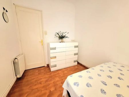 Travessera de les Corts, Barcelona, Catalonia 08014 - Photo 4