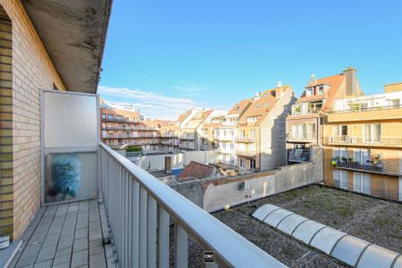 Gemeubeld appartement met 2 slaapkamers in het centrum van Knokke. Met autostandplaats in het gebouw. - Foto 5