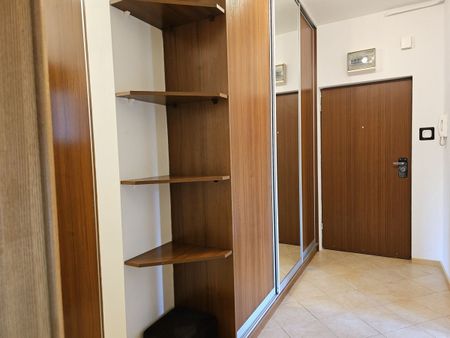 Przestronne dwupokojowe z balkonem blisko metra 54.6 m² - Photo 2