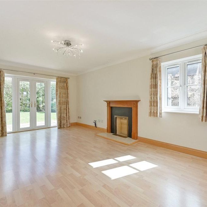 5 bedroom detached house to rent - Photo 1