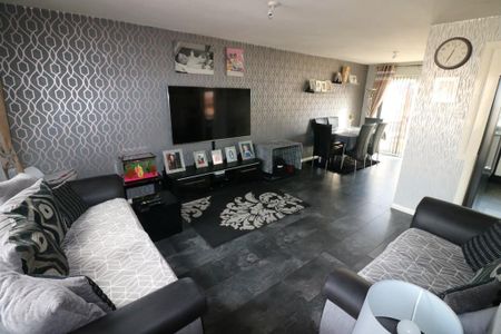 3 bedroom semi-detached house to rent - Photo 2