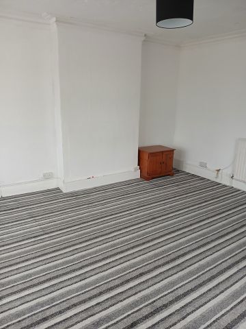 2 Bed Flat, Avonvale Road, BS5 - Photo 2