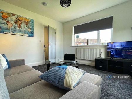 3 bedroom semi-detached house to rent - Photo 4
