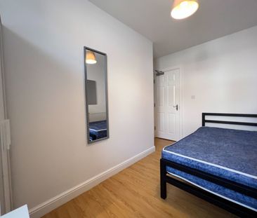 6 bed Apartment for Rent - Photo 2