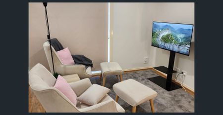 Furnished Room with all bills included - Photo 2