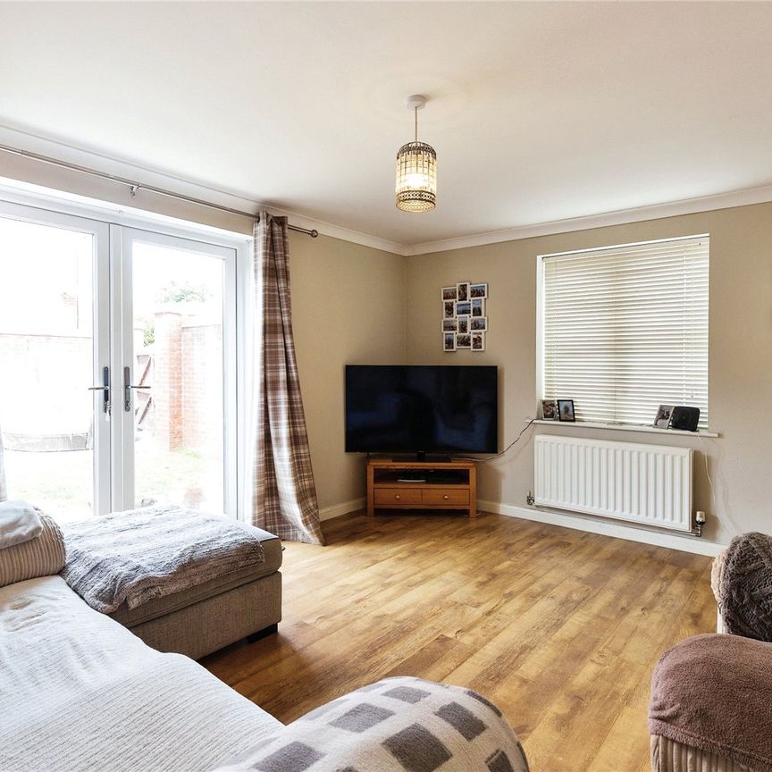 3 bedroom house to rent Henry Crescent, Walton Cardiff, Tewkesbury, GL20 - Photo 1