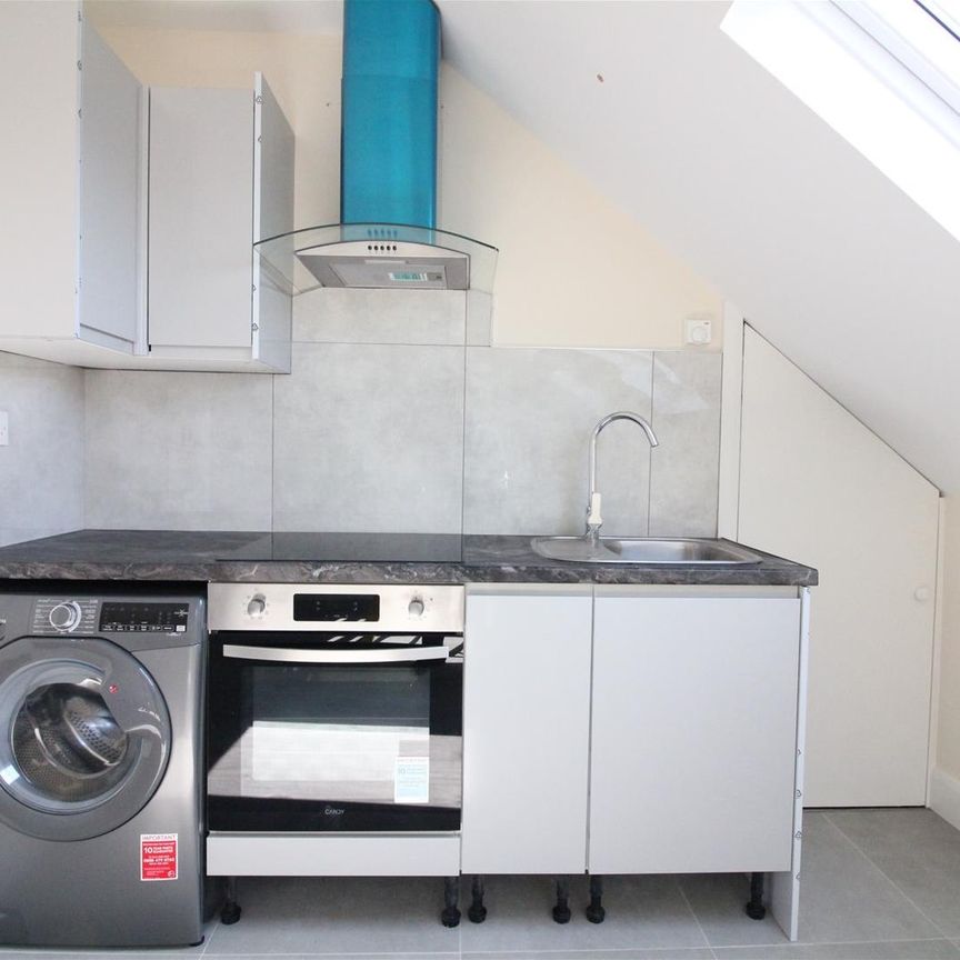 Kingsley Road, Hounslow - Photo 1