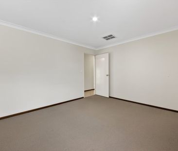 WELL-PRESENTED, LOW-MAINTENANCE LIVING IN A PRIME MANNING LOCATION - Photo 2