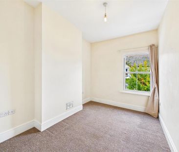 4 bedroom terraced house to rent - Photo 5
