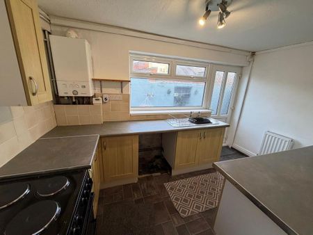 2 bedroom terraced house to rent - Photo 4