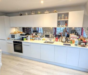 2 bedroom penthouse to rent - Photo 4